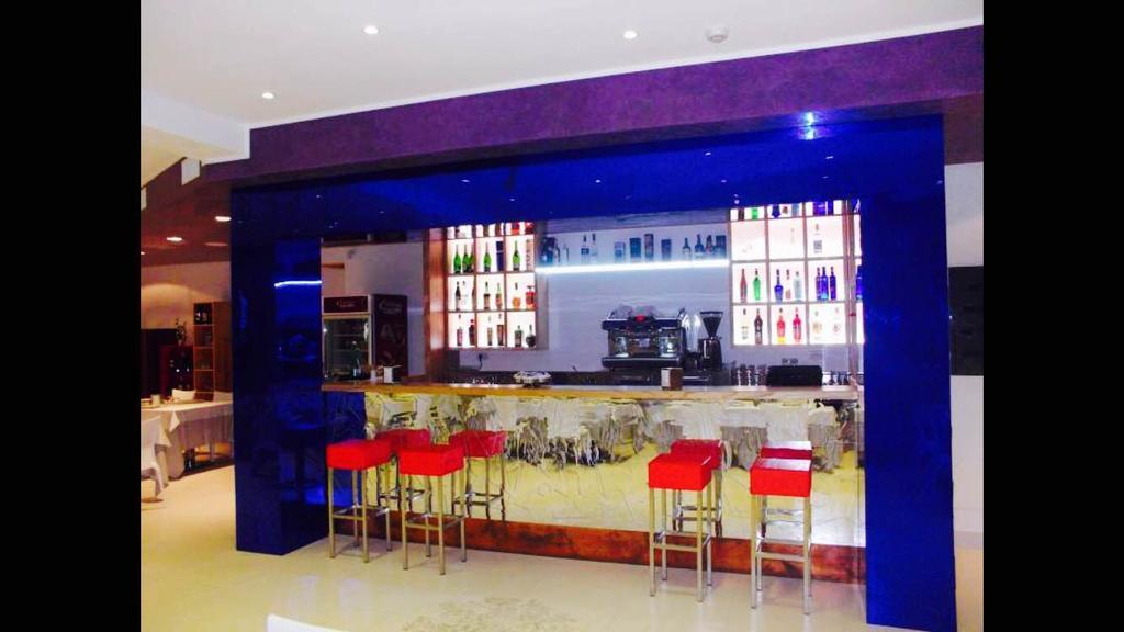 Hotel Zodiaco Порто Чезарео Екстериор снимка