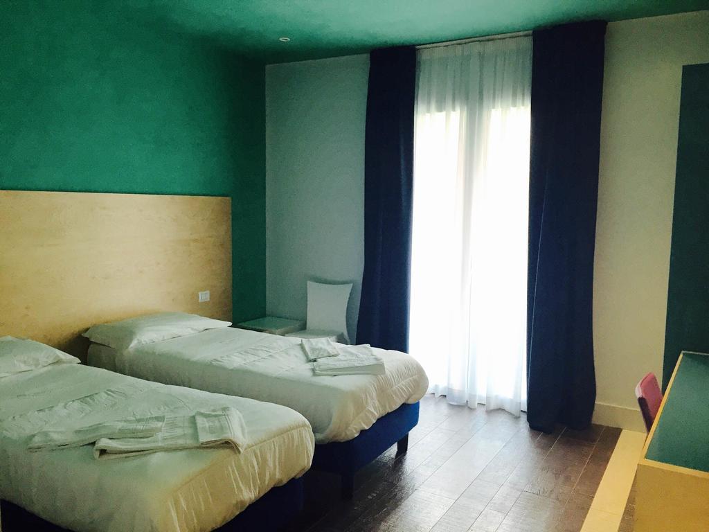 Hotel Zodiaco Порто Чезарео Екстериор снимка
