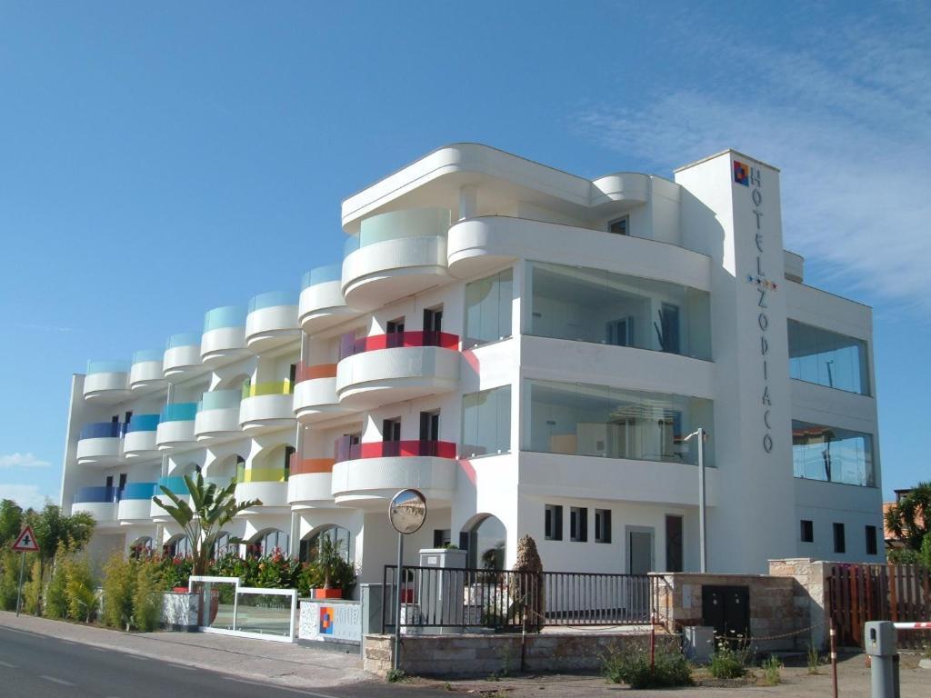 Hotel Zodiaco Порто Чезарео Екстериор снимка